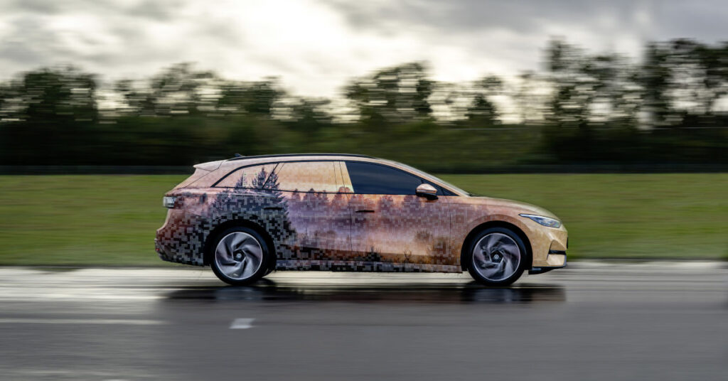 Damos un primer vistazo al nuevo ID.7 Tourer, el primer familiar eléctrico de Volkswagen