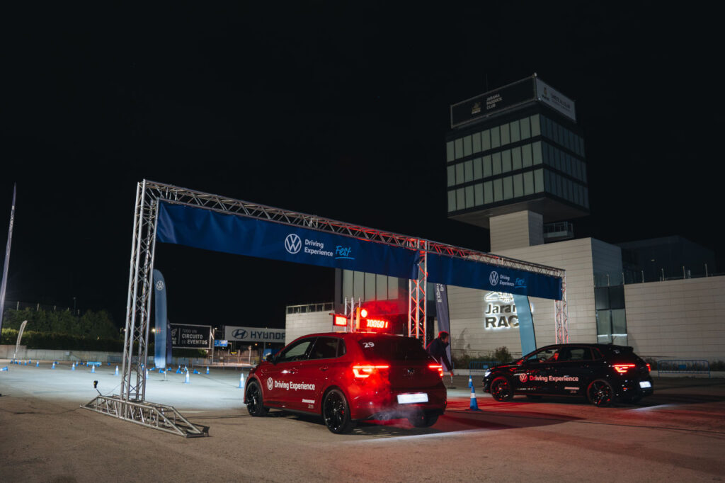 La Escuela de Conducción de Volkswagen estrena un pionero curso de conducción nocturna