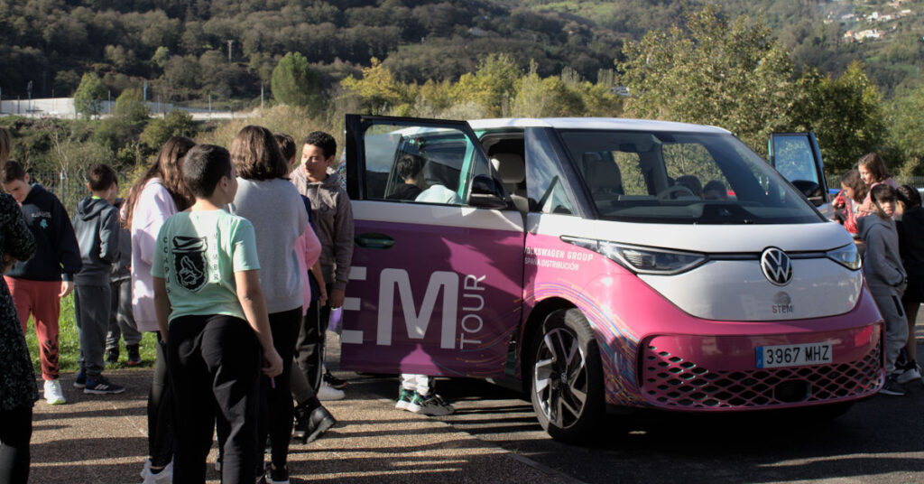 Éxito del STEM Tour: llevando la ciencia y la tecnología a las aulas españolas