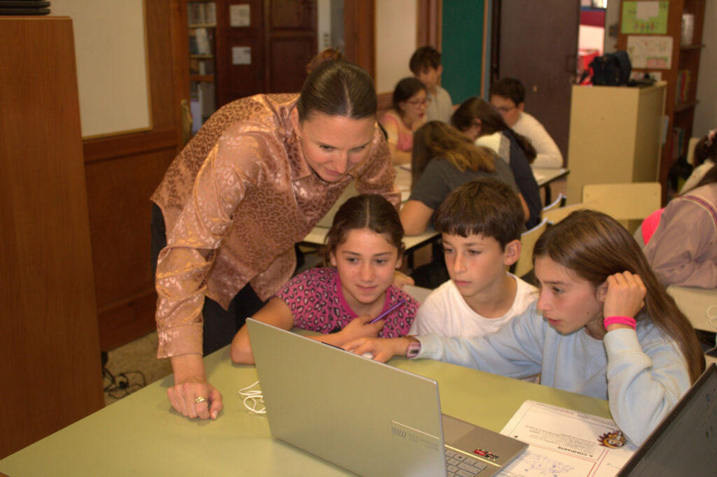 Éxito del STEM Tour: llevando la ciencia y la tecnología a las aulas españolas